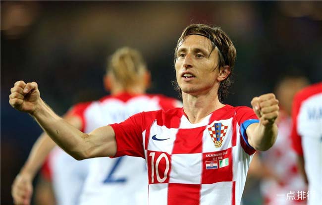 阿夫迪亚成50年来开拓者首位3场砍90+30+30球员