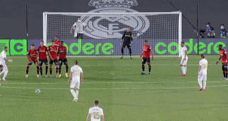 欧文连续突破得分，状态火热