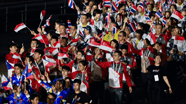 梅西决赛2助攻！率队3-1首次夺冠，一夜又创纪录：生涯47次捧杯