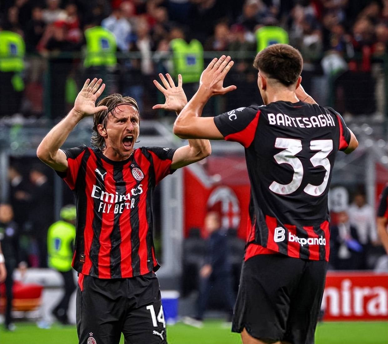 在安菲尔德送出助攻：埃基蒂克本场数据／集锦