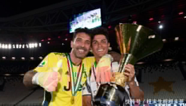 一日英超动向：曼城再具争冠实力，萨拉赫猛批斯洛特引发矛盾