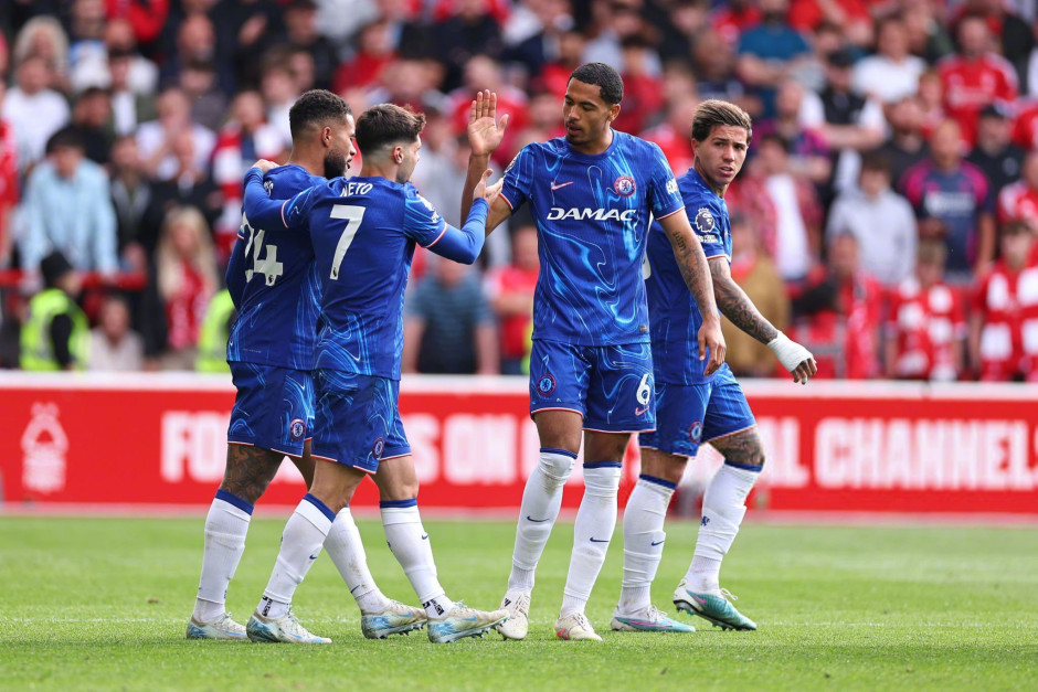 詹姆斯篮下强打稳定胜局